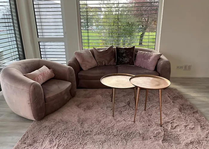 Modern Apartment Close To Tram And Airport, Free Parking