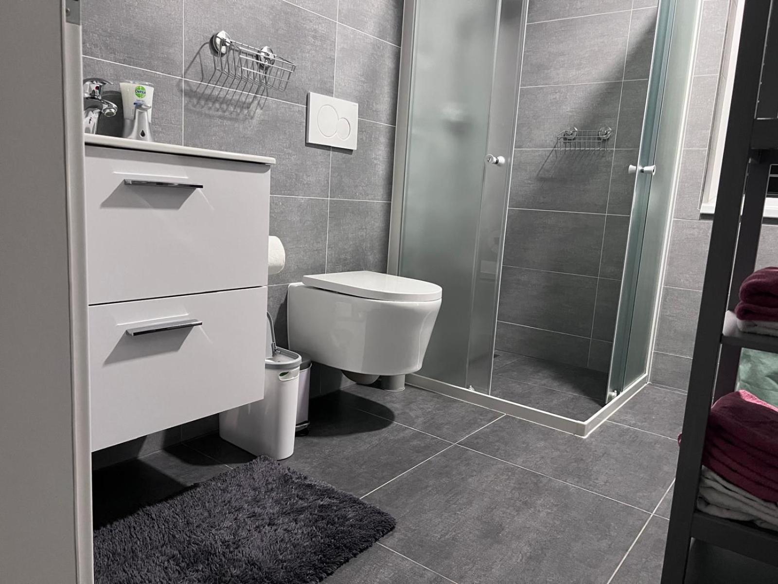 Modern Close To Tram And Airport, Free Parking Appartement Prague