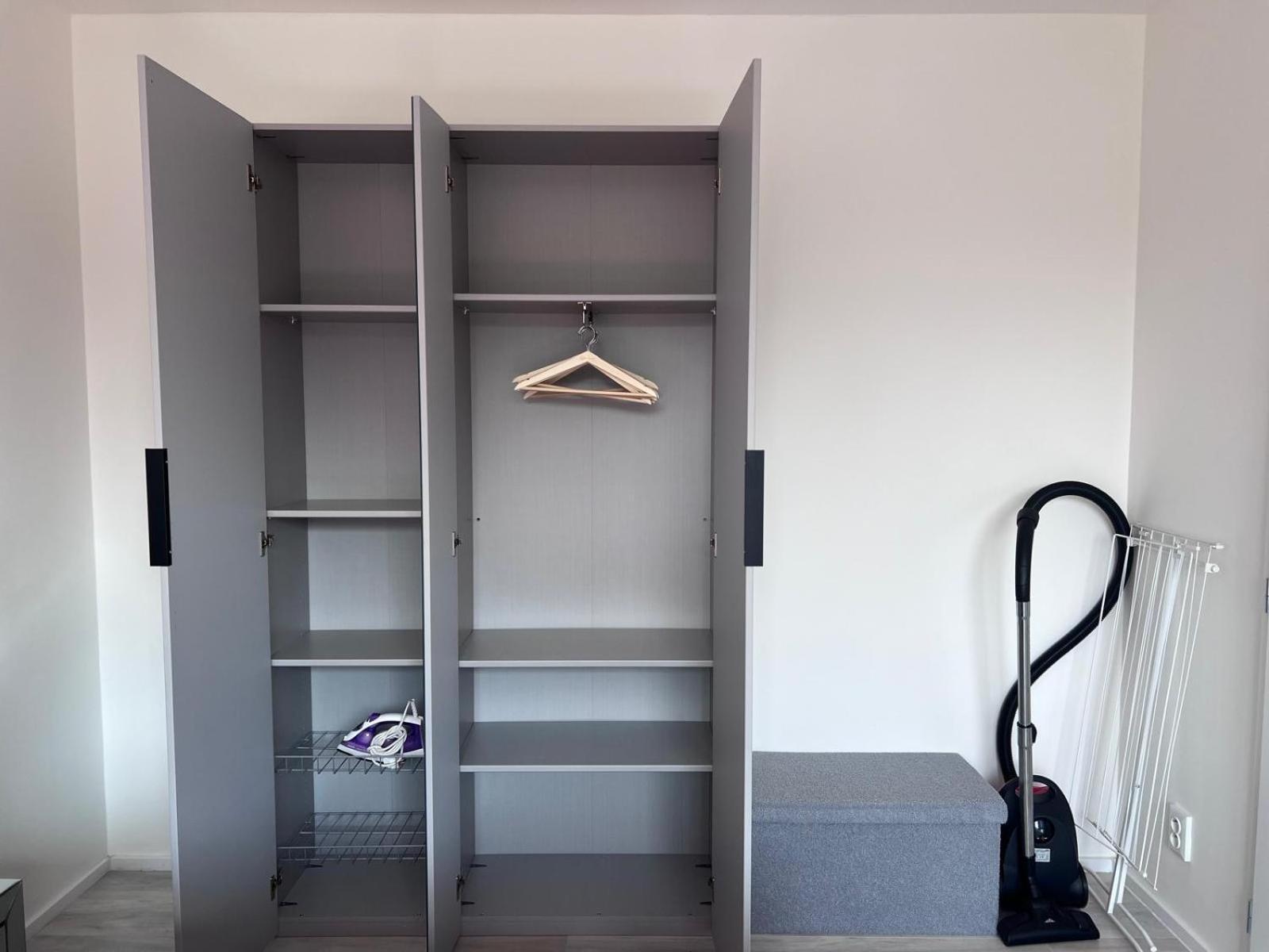 Modern Close To Tram And Airport, Free Parking Appartement Prague