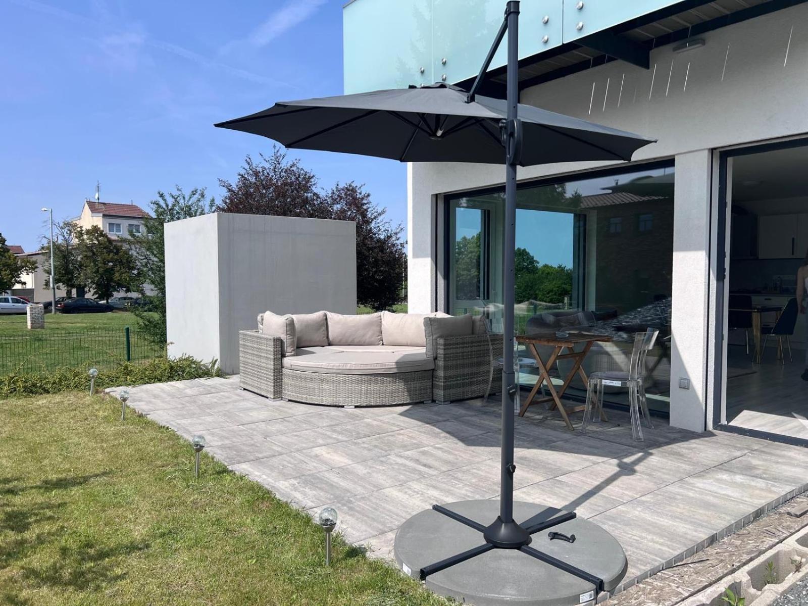 Modern Close To Tram And Airport, Free Parking Appartement Prague